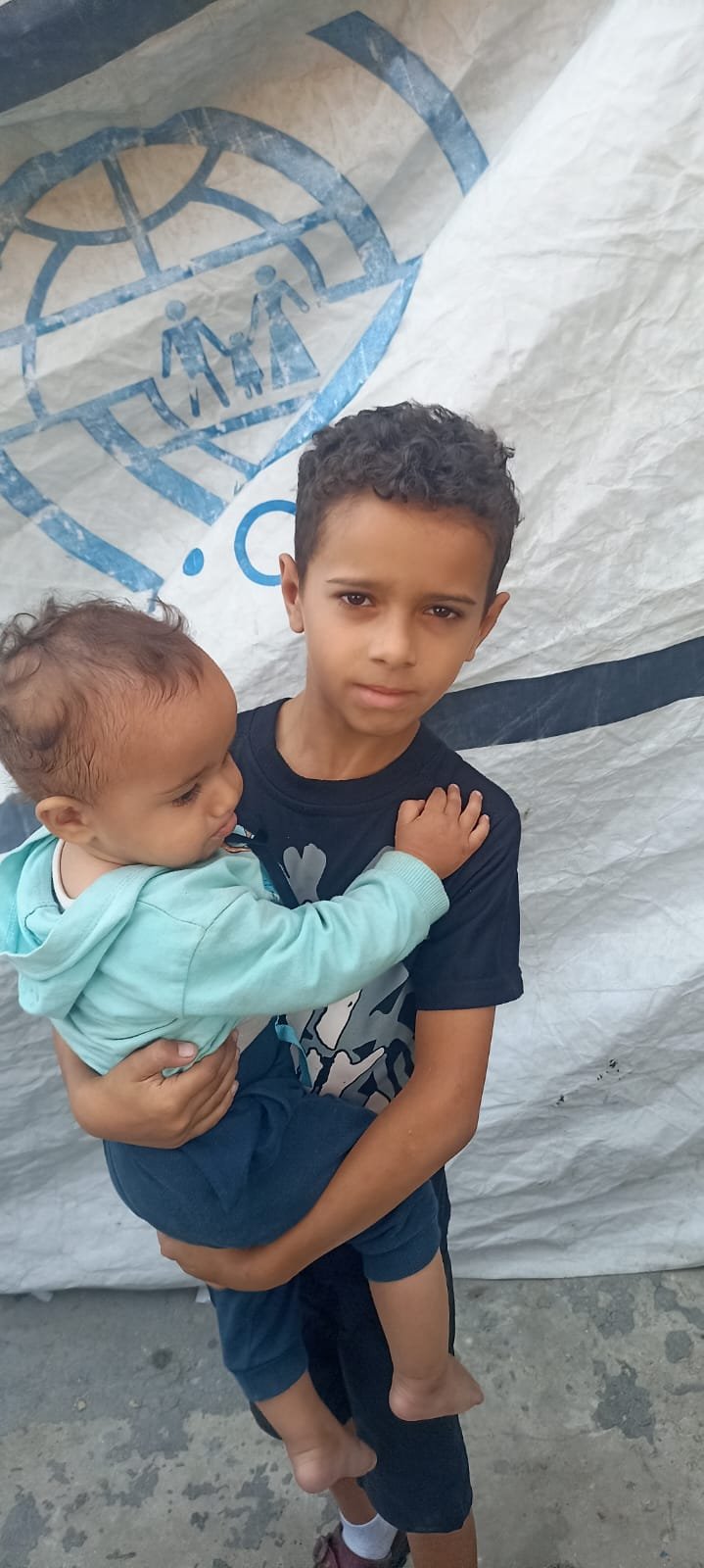 Zee - Help a Mother of Four Orphans Living in a Collapsing Building